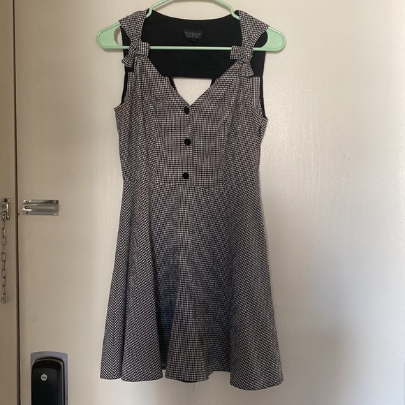 TOPSHOP Mini Dress Black & White Gingham Seersucker Cut Out Back sundress size 4 - Picture 5 of 7